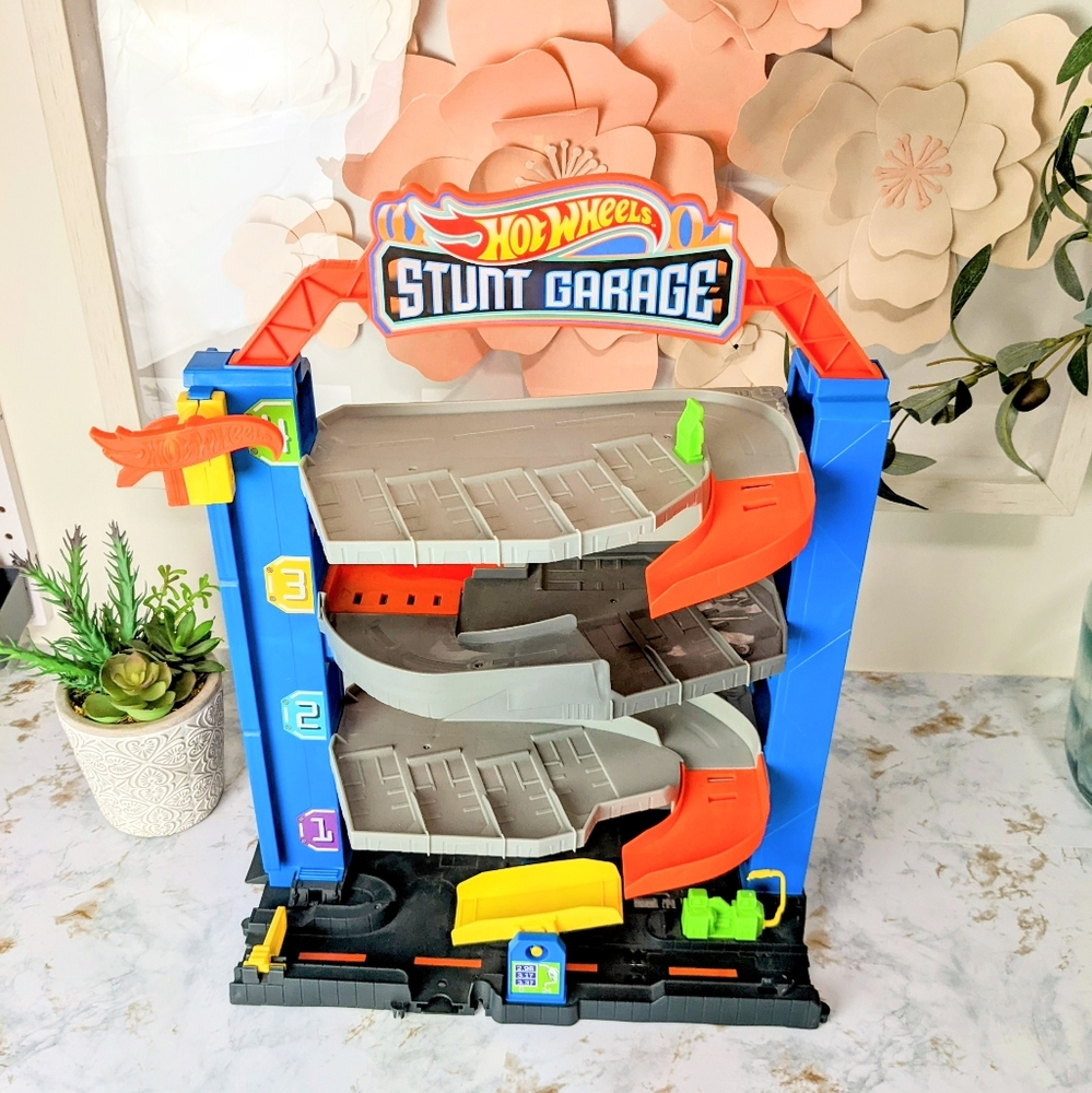 Hot Wheels Stunt Garage